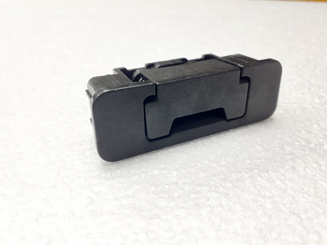 картинка Защёлка крышки мультиварки в сборе в Сервисном центре «Близнецов»