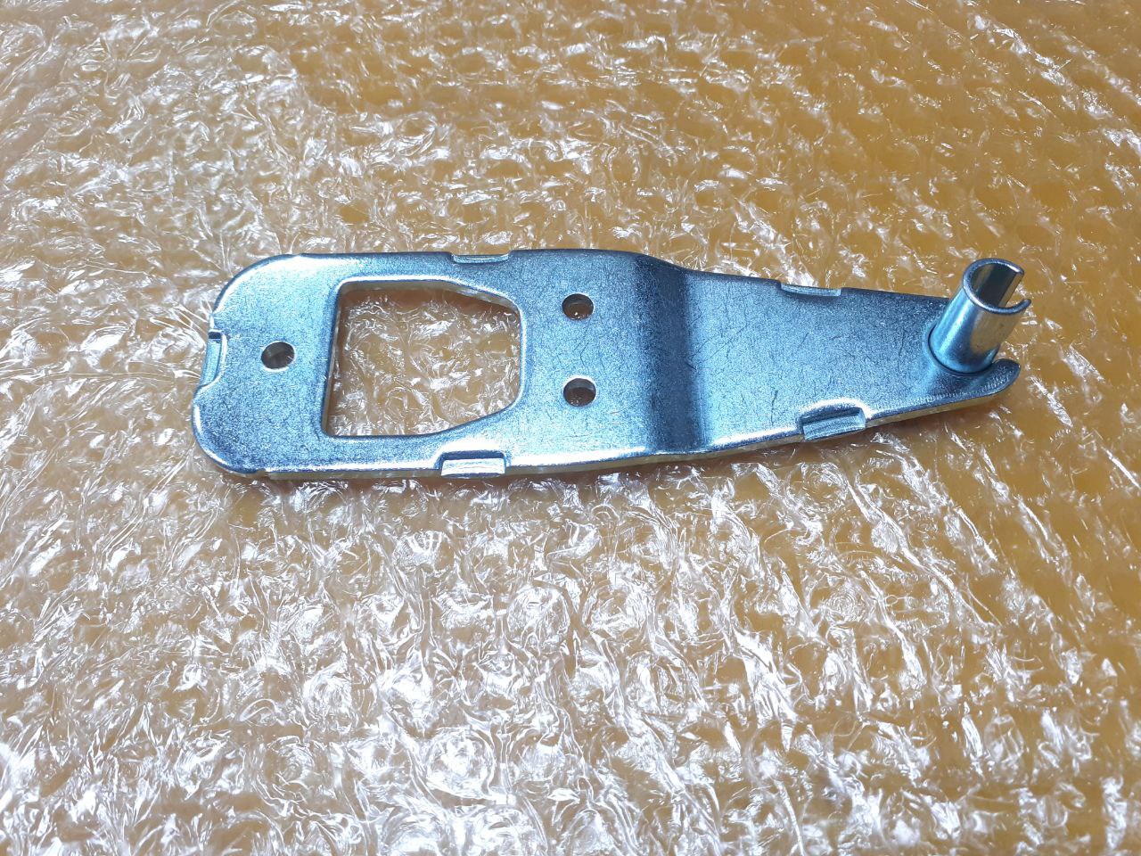 картинка Шарнир верхний двери холодильника в Сервисном центре «Близнецов»