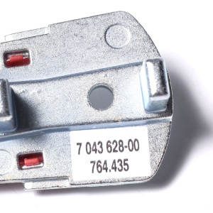 картинка Шарнир  двери холодильника в Сервисном центре «Близнецов»