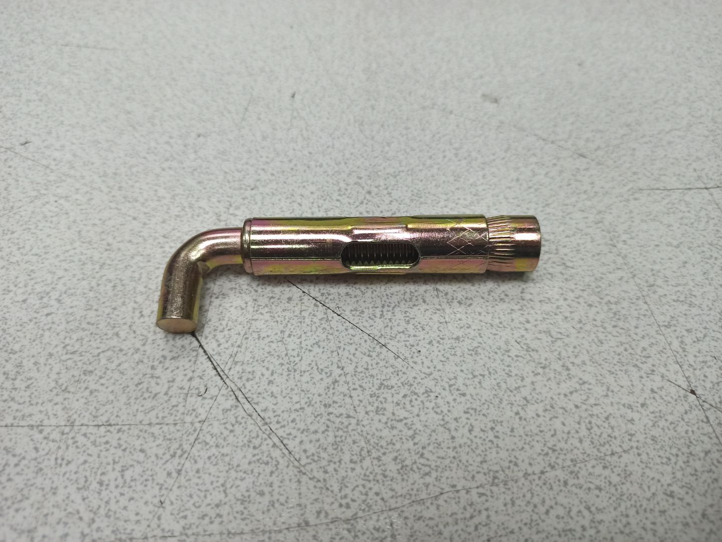 картинка Крюк для крепления водонагревателя в Сервисном центре «Близнецов»